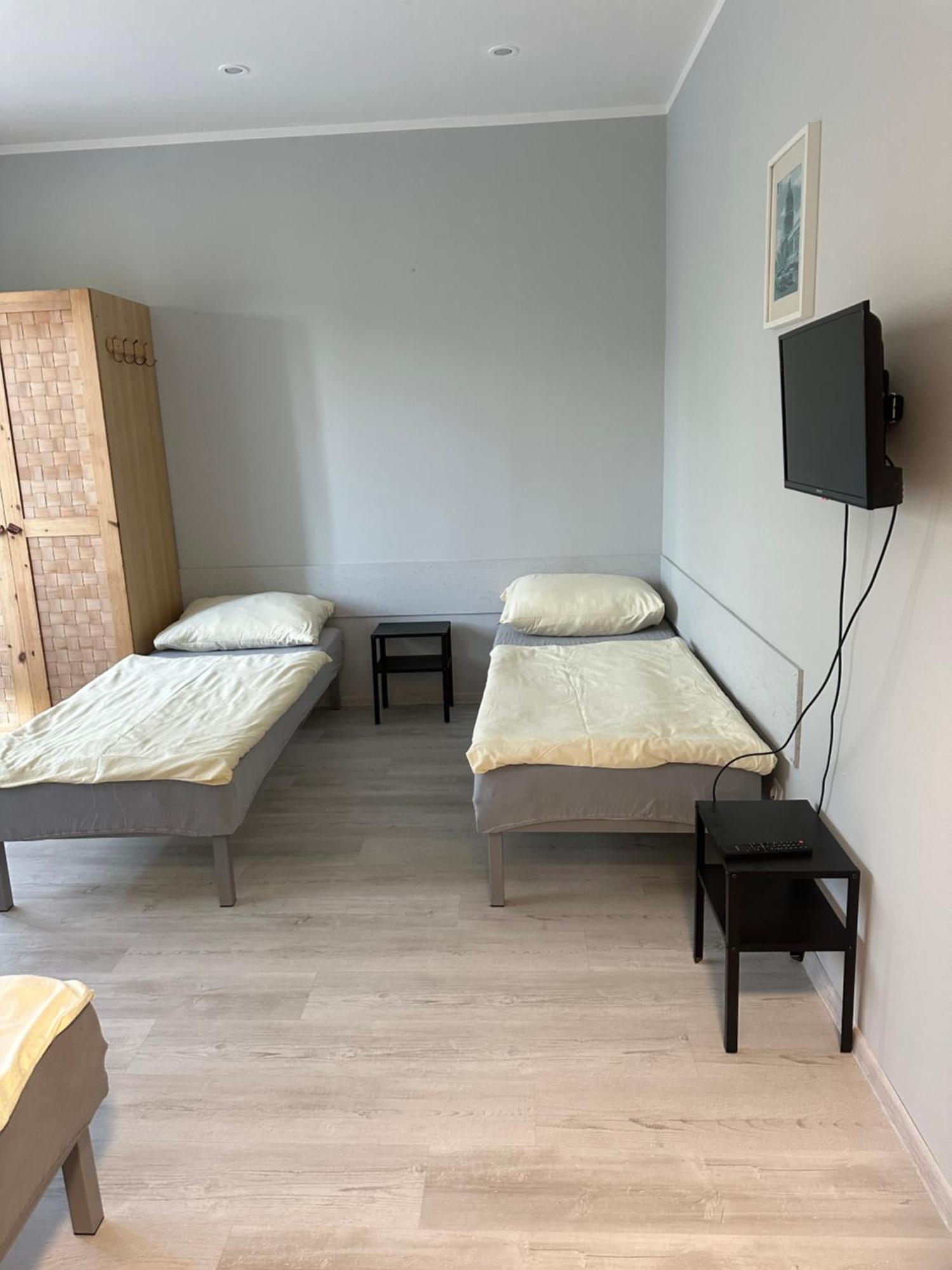 Hgs Home Noclegi Pracownicze Parking , Lazienki Гожов Велкополски Екстериор снимка